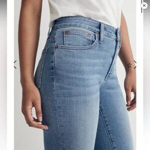 Madewell Curvy Kick Out Crop Jean - Size 31
